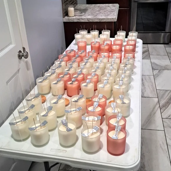 Unforgettable Scents Homemade Candles 💛 - Picture 2 of 16